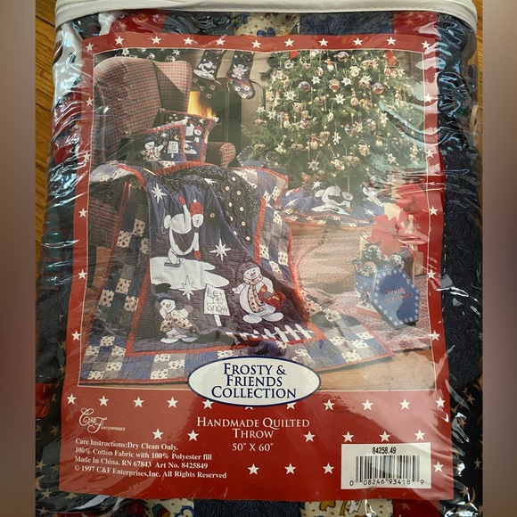 Cute vintage frosty and friends throw quilt - Picture 2 of 3